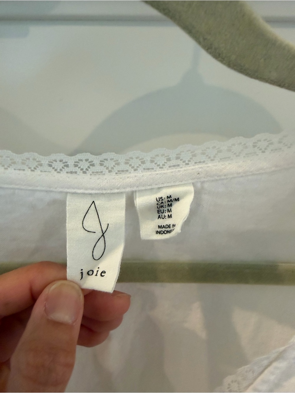 Joie Linen White V-Neck Button-Front Lace Trimmed Cottage Core Women's Top - Picture 2 of 6